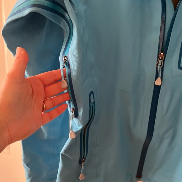 Mountain Hard Wear Women’s Waterproof Jacket - Picture 5 of 8